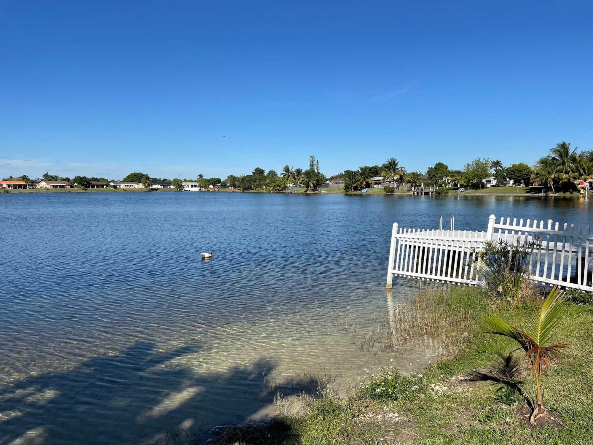 Best Location Iconic 4bd Waterfront Luxury Mia Holiday home